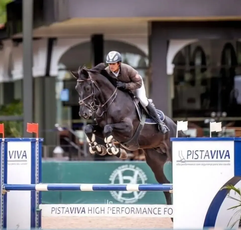 Bruno Pessanha em prova de salto